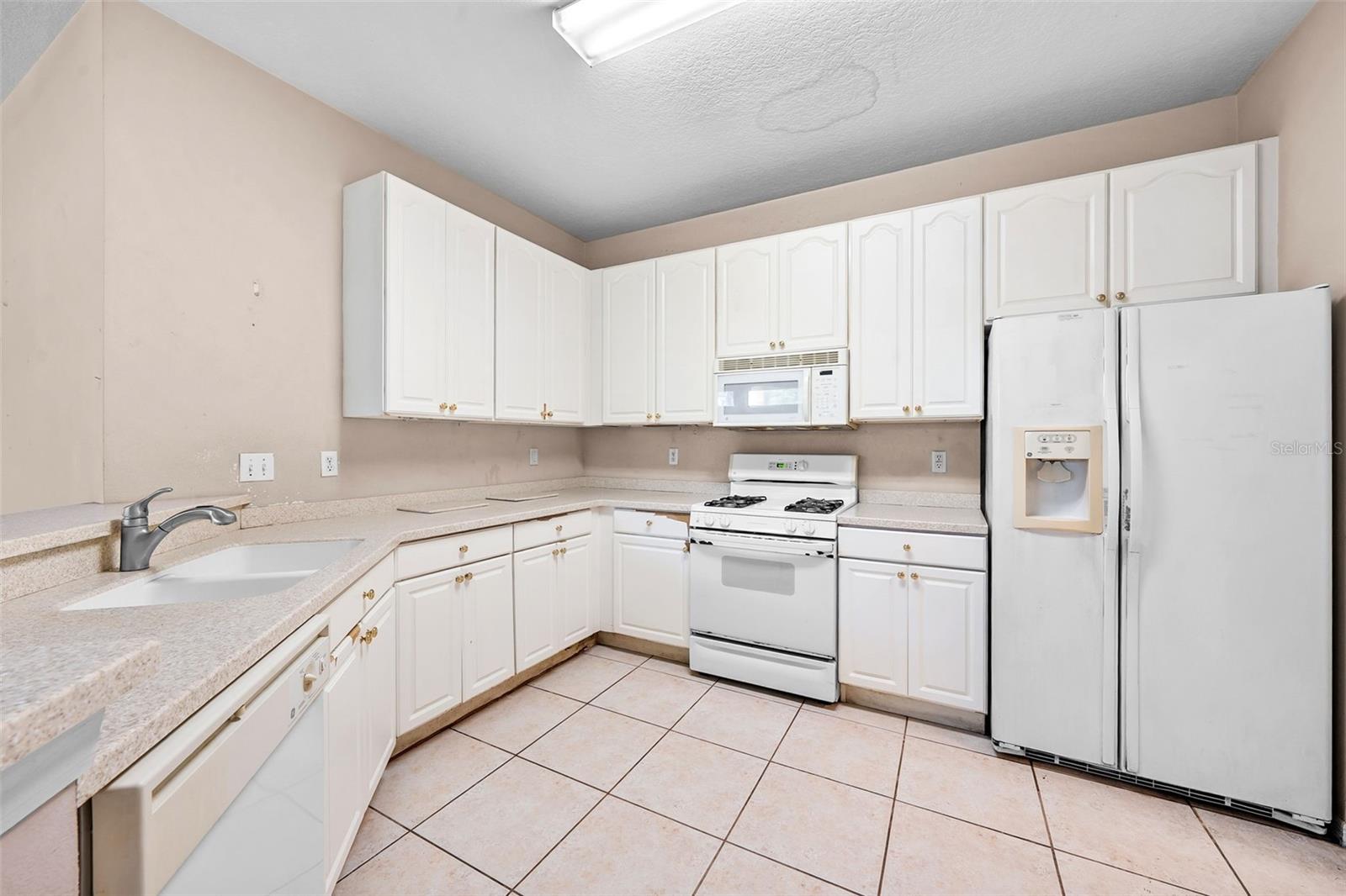 1204 HUNTINGTON GREENS DR #1204, SUN CITY CENTER, FL, 33573