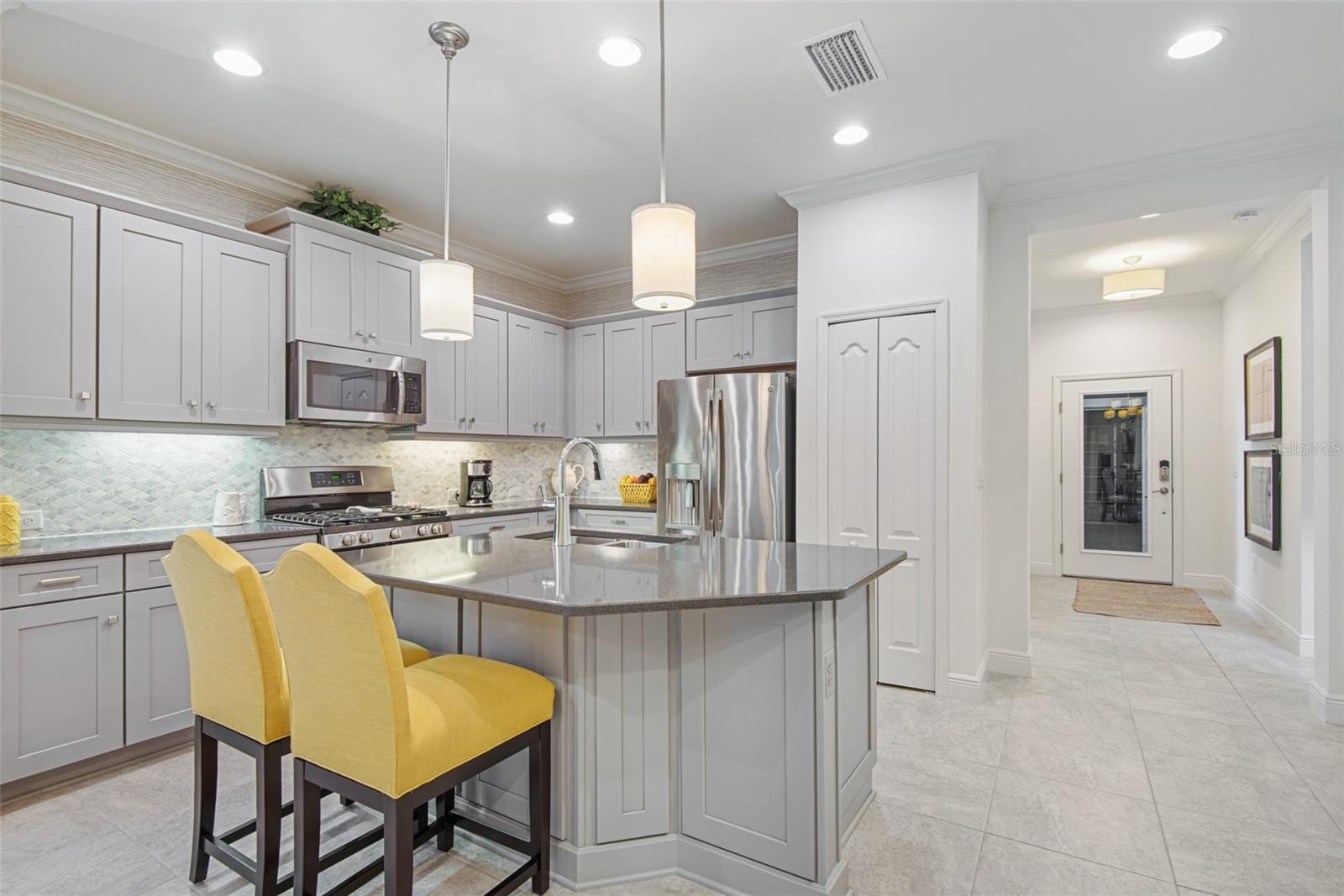 13625 CIRCA CROSSING DR, LITHIA, FL, 33547