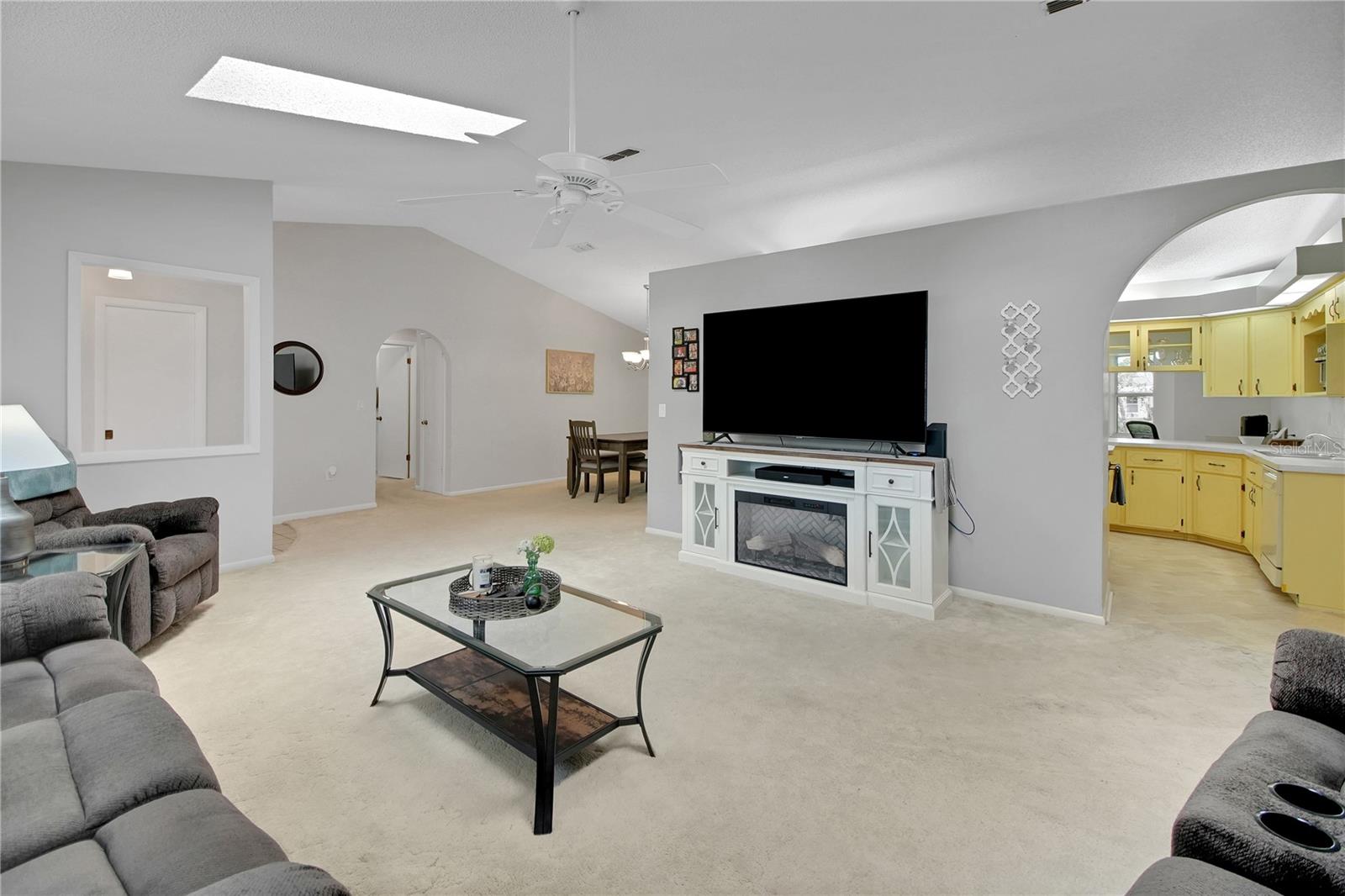 335 RIVER GLASS CT, LEESBURG, FL, 34788