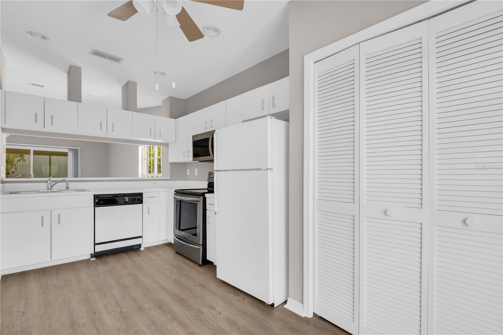 11531 SHIPWATCH DR #1037, LARGO, FL, 33774