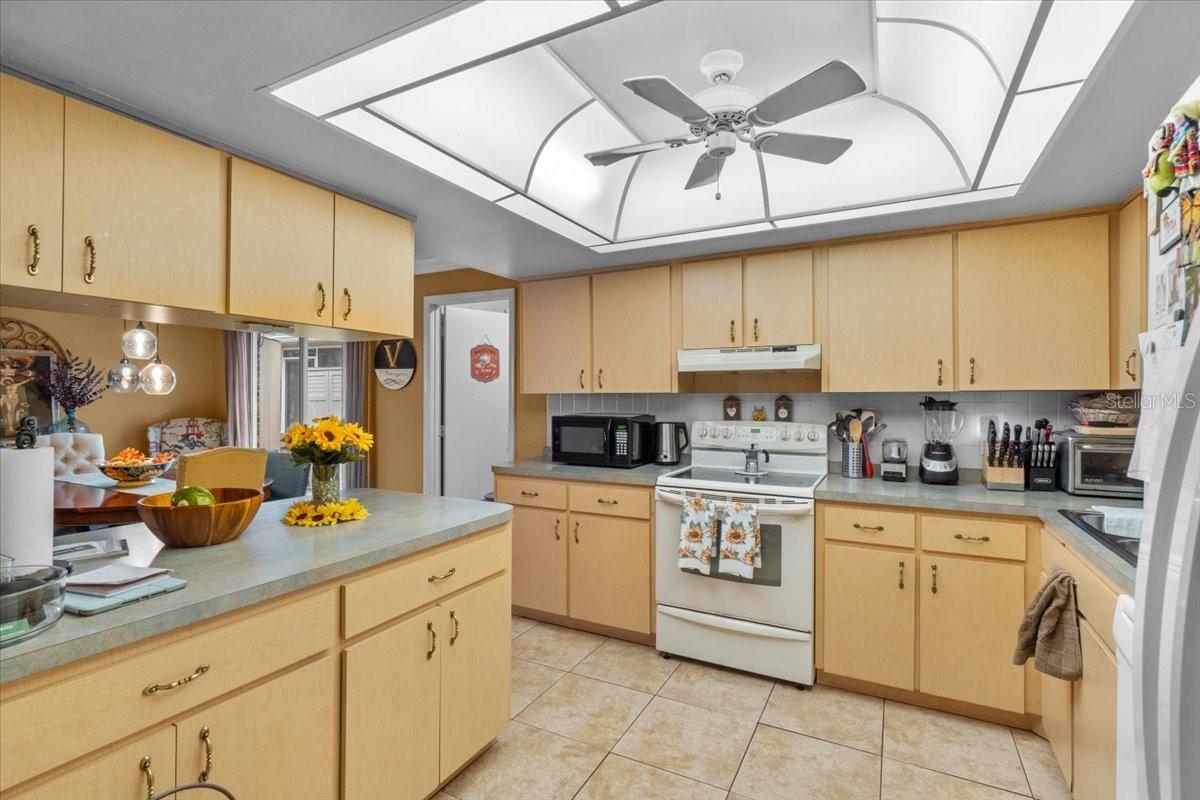 570 VILLA VISTA BLVD, LAKELAND, FL, 33813