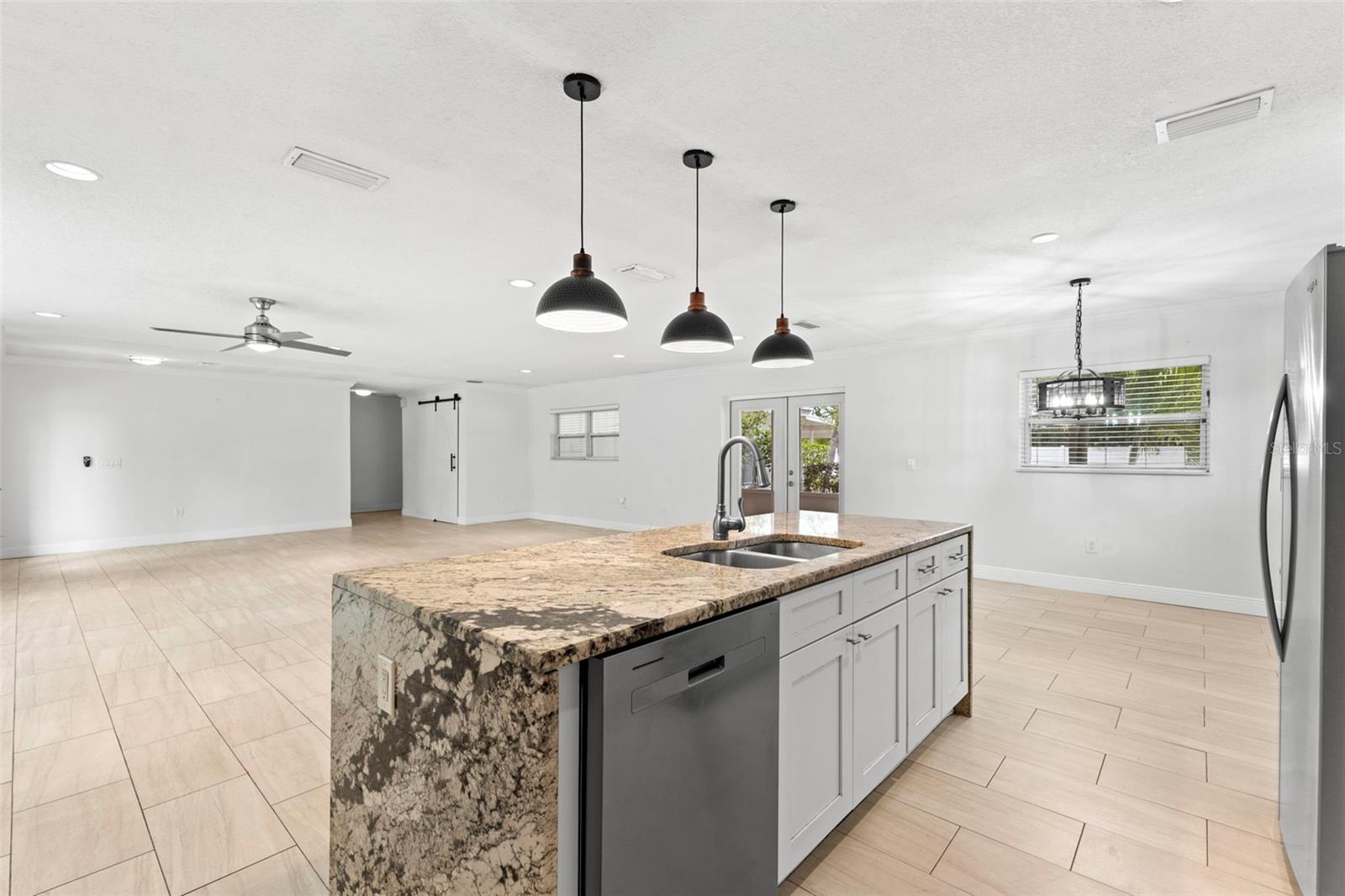 125 CARLYLE DR, PALM HARBOR, FL, 34683