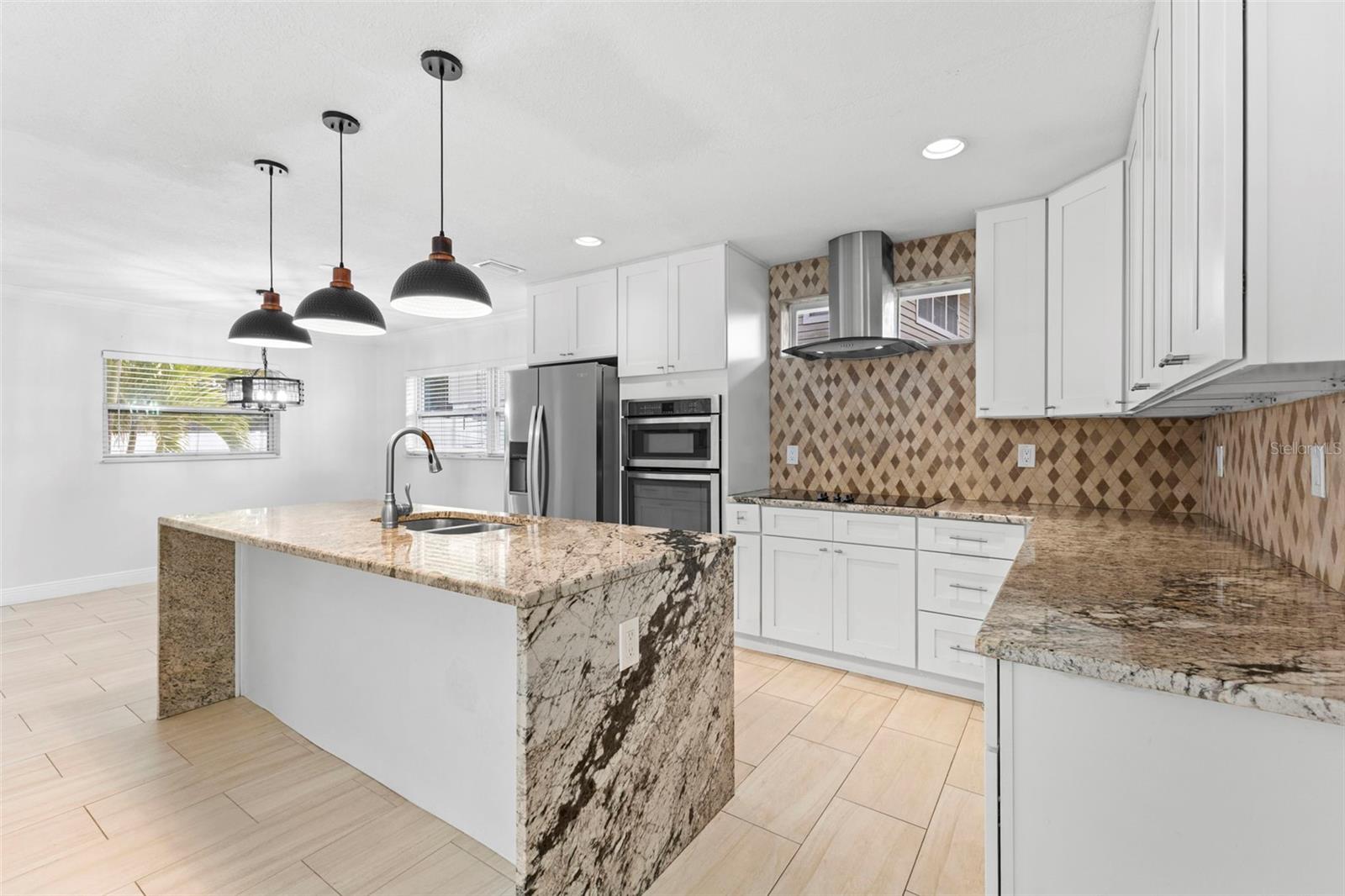 125 CARLYLE DR, PALM HARBOR, FL, 34683