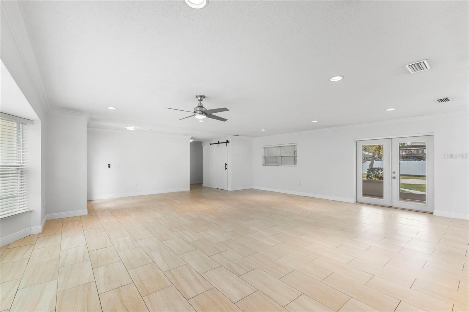 125 CARLYLE DR, PALM HARBOR, FL, 34683