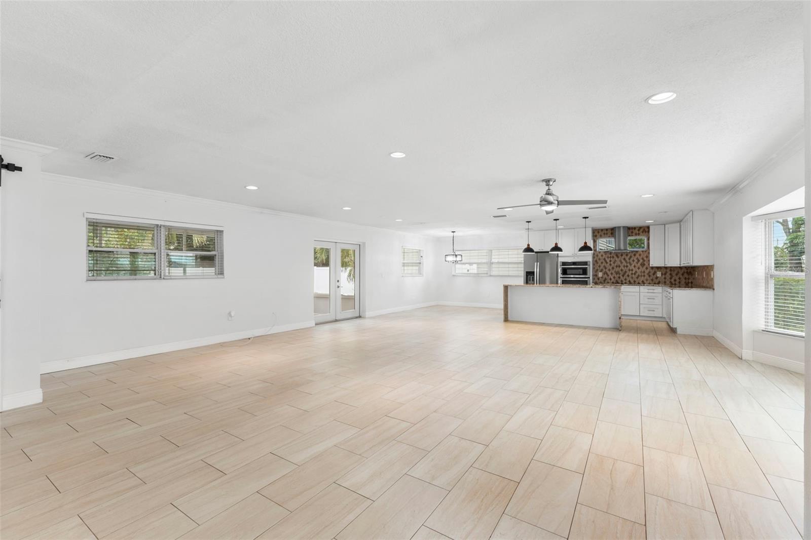 125 CARLYLE DR, PALM HARBOR, FL, 34683