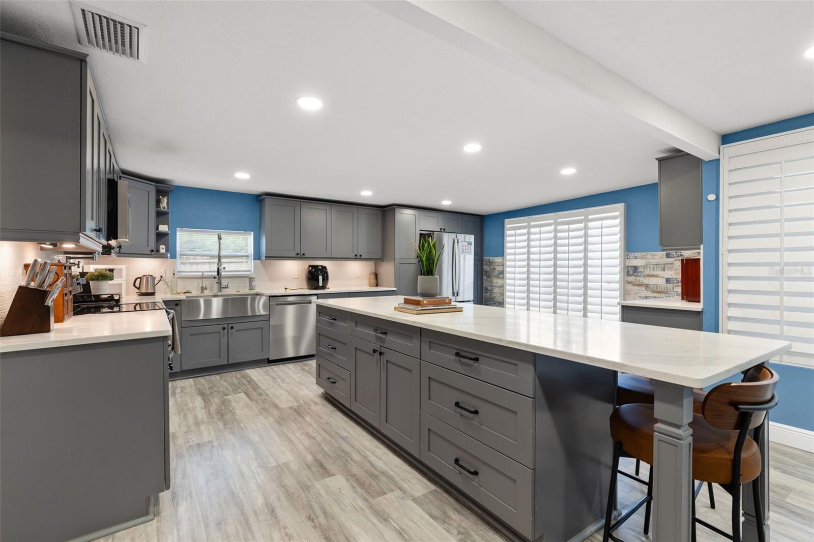 1224 80TH AVE N, ST PETERSBURG, FL, 33702