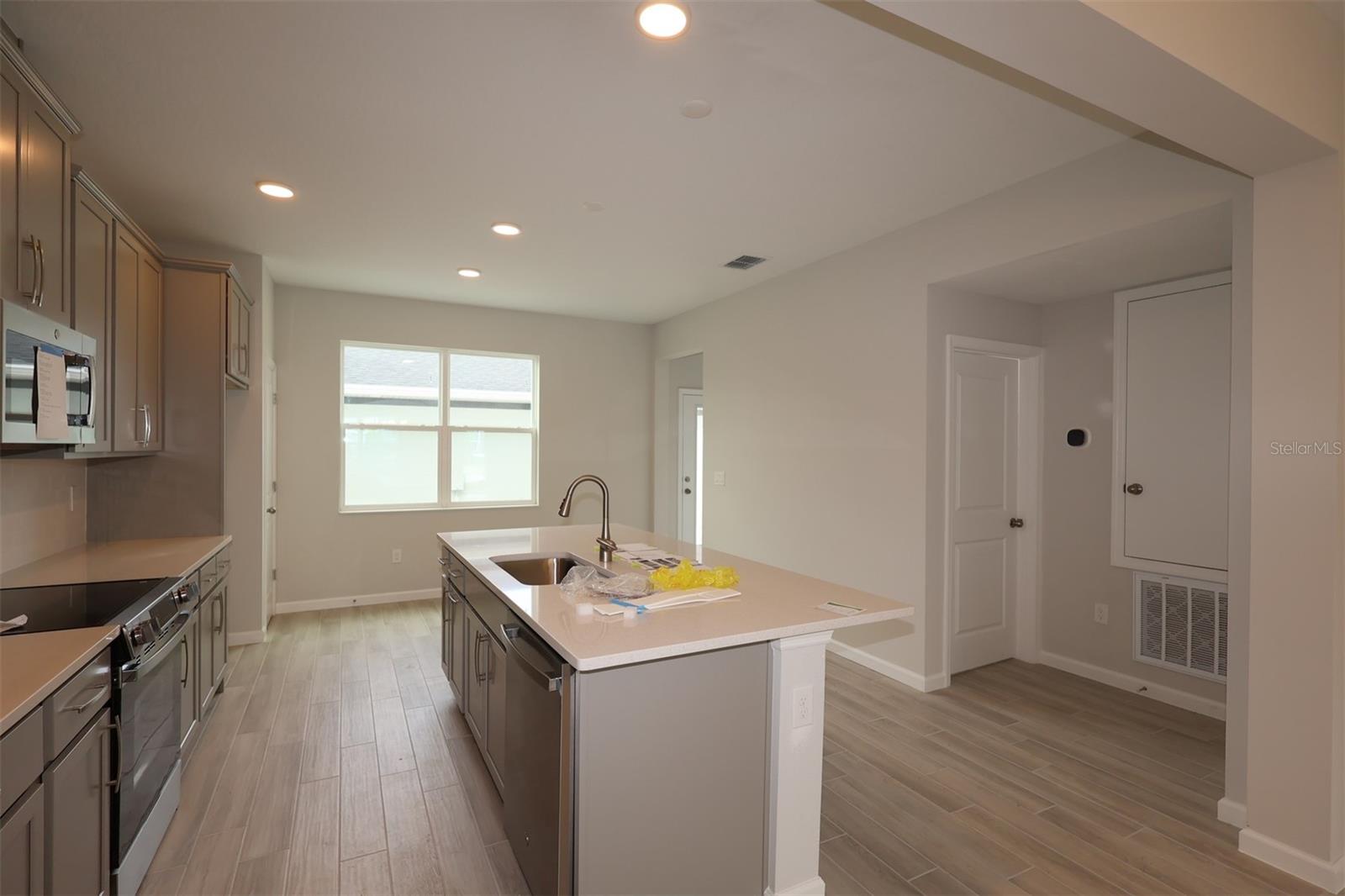 1402 MOUNT ROYAL DR, ST CLOUD, FL, 34771