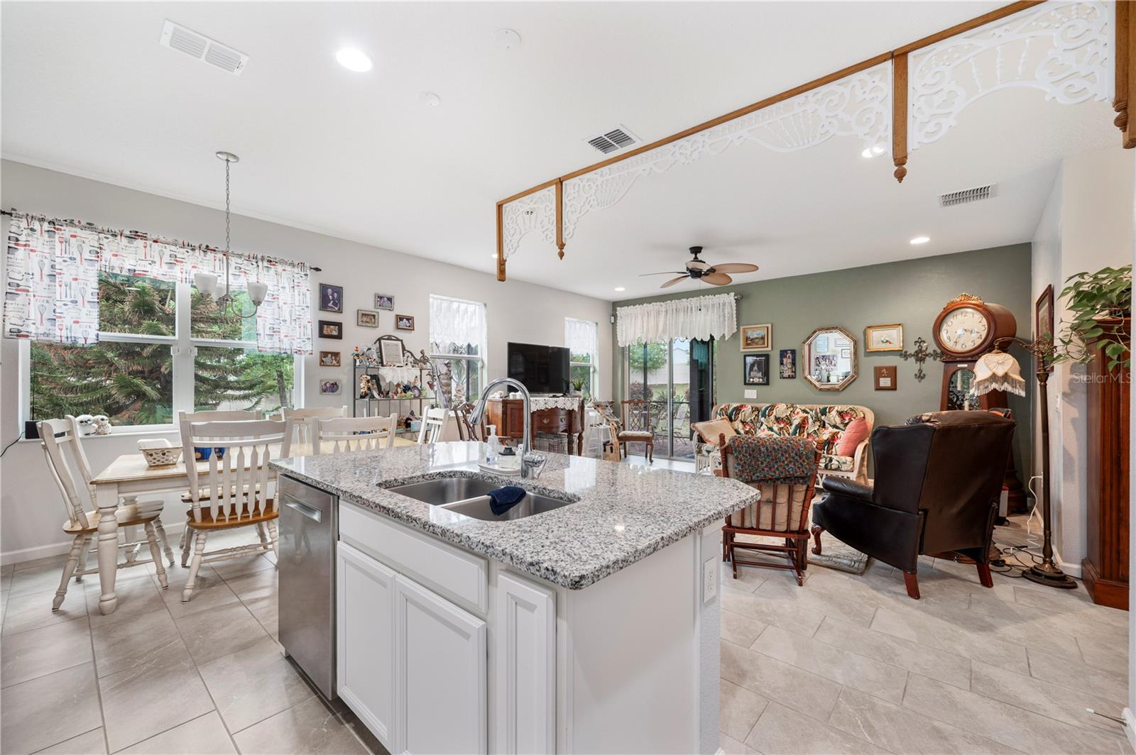 437 SAPPHIRE DR, DAVENPORT, FL, 33837