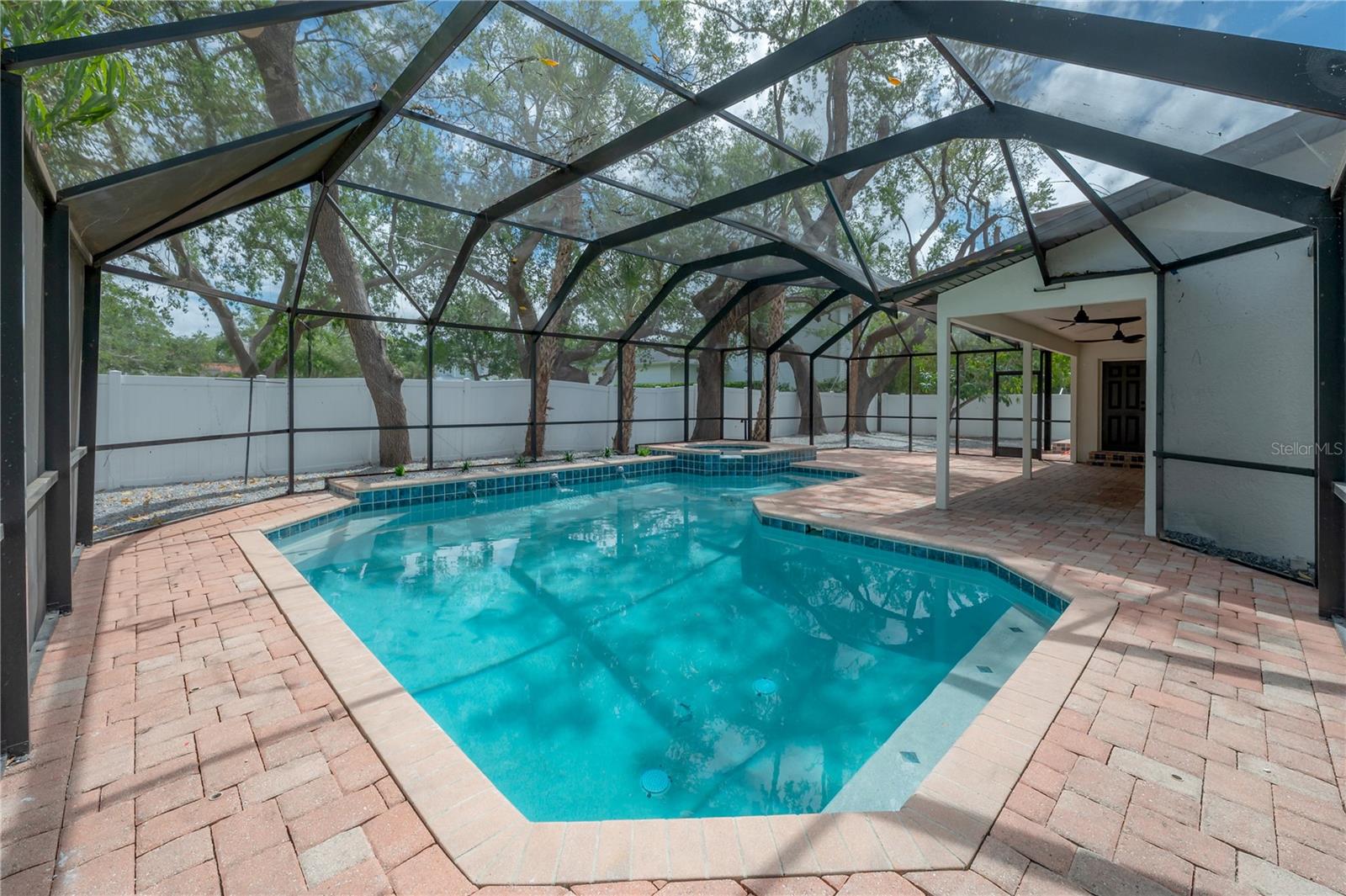 471 W DAVIS BLVD, TAMPA, FL, 33606