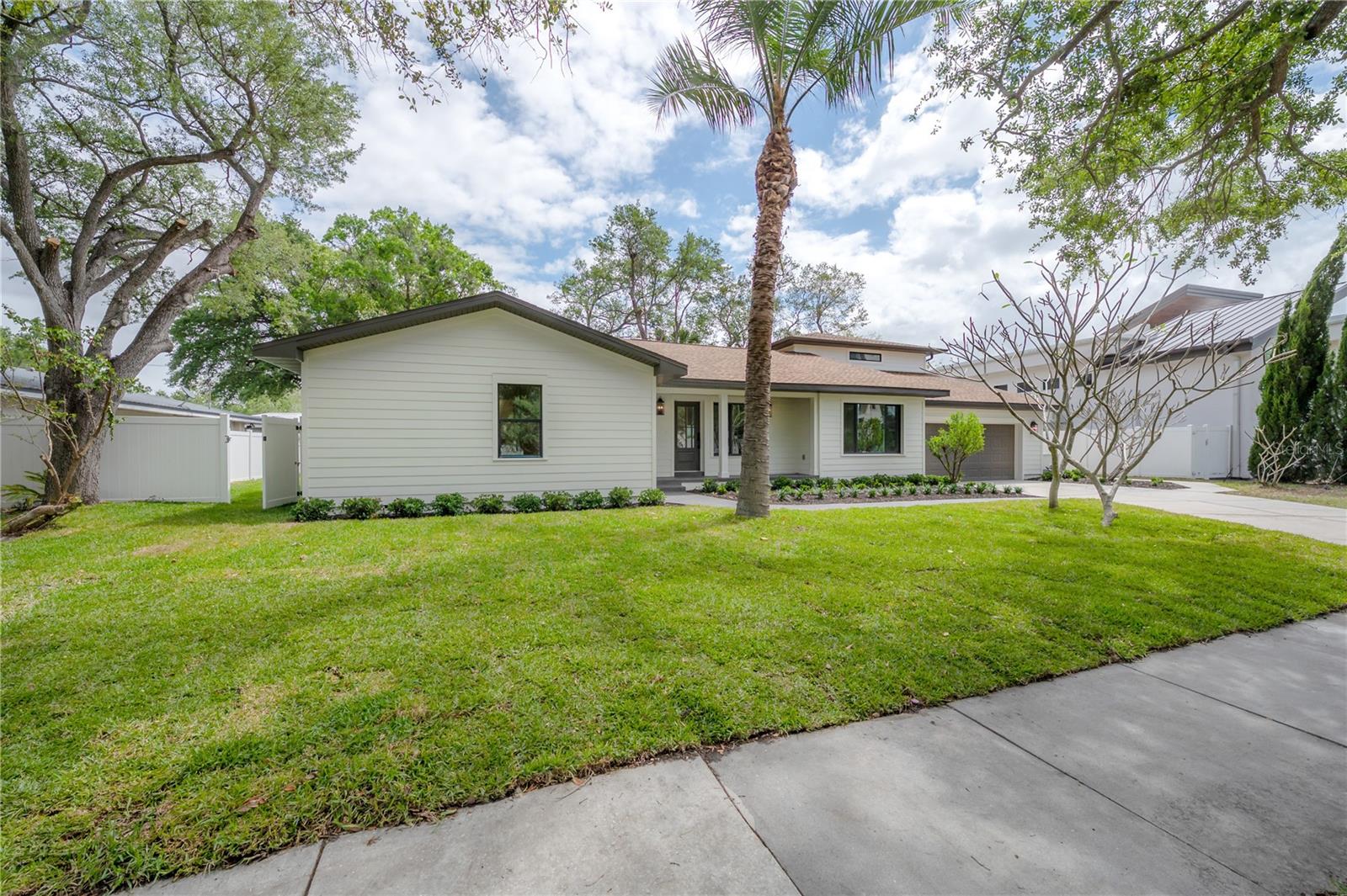 471 W DAVIS BLVD, TAMPA, FL, 33606