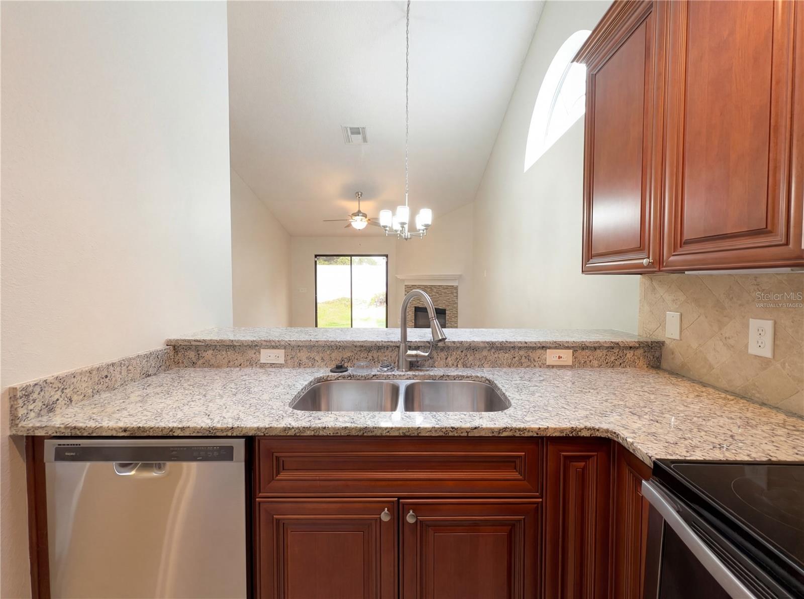 1696 CHATHAM CIR, APOPKA, FL, 32703