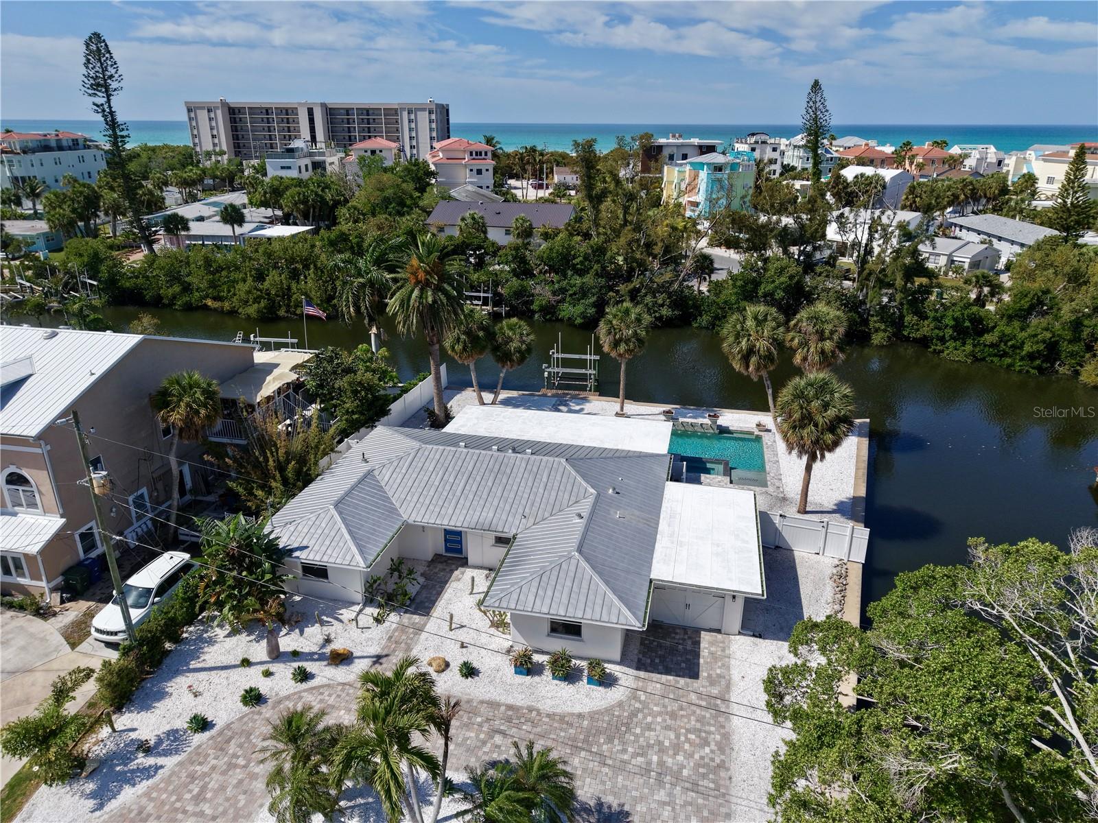 306 ISLAND CIR, SARASOTA, FL, 34242