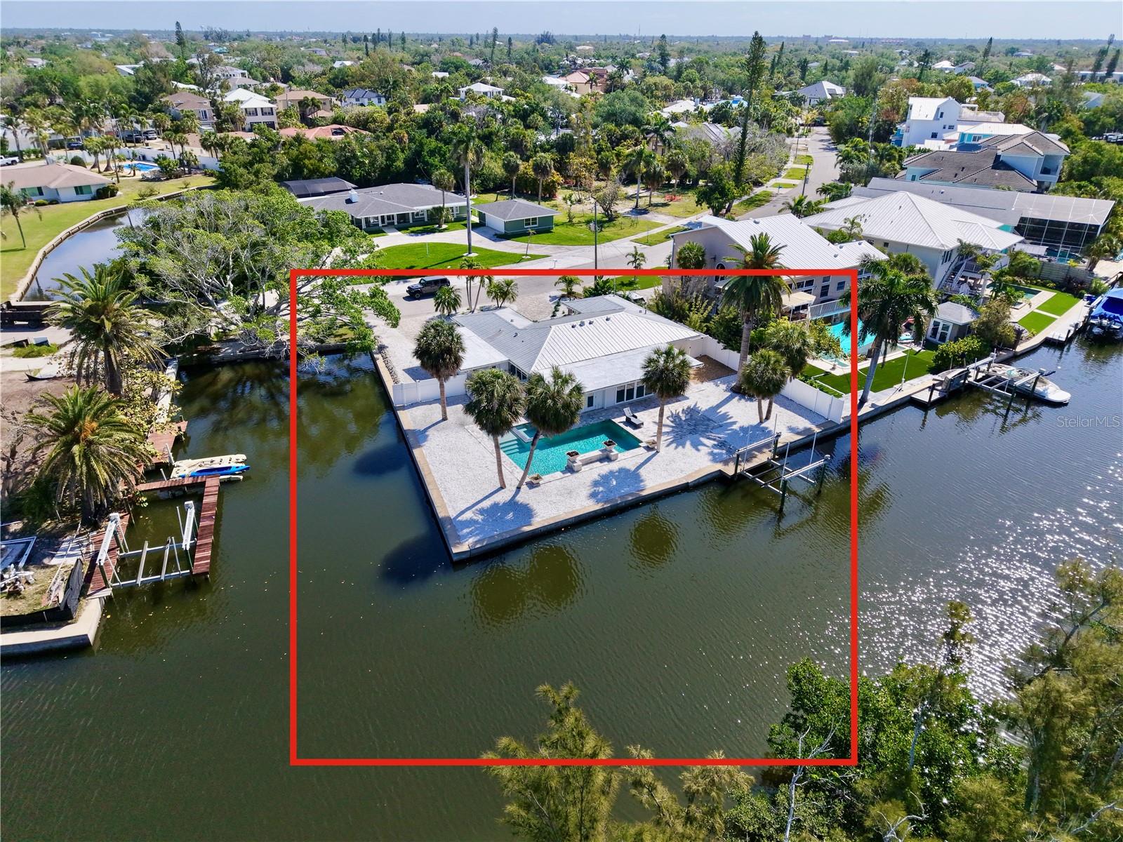 306 ISLAND CIR, SARASOTA, FL, 34242
