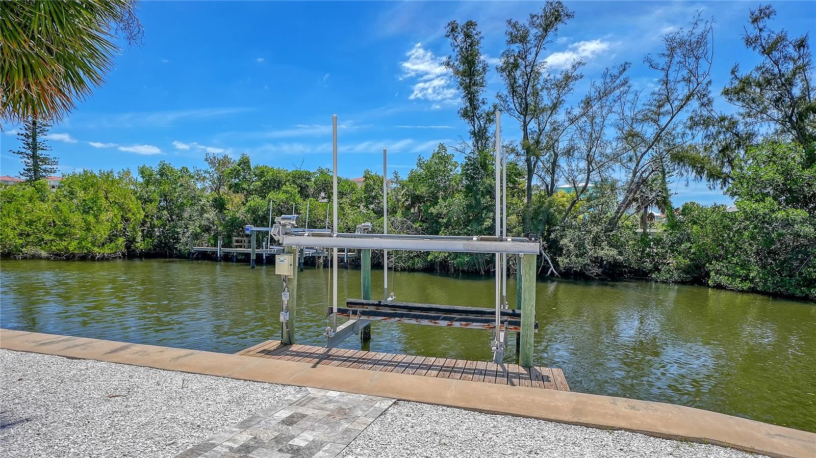 306 ISLAND CIR, SARASOTA, FL, 34242