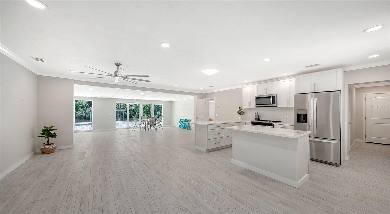 306 ISLAND CIR, SARASOTA, FL, 34242