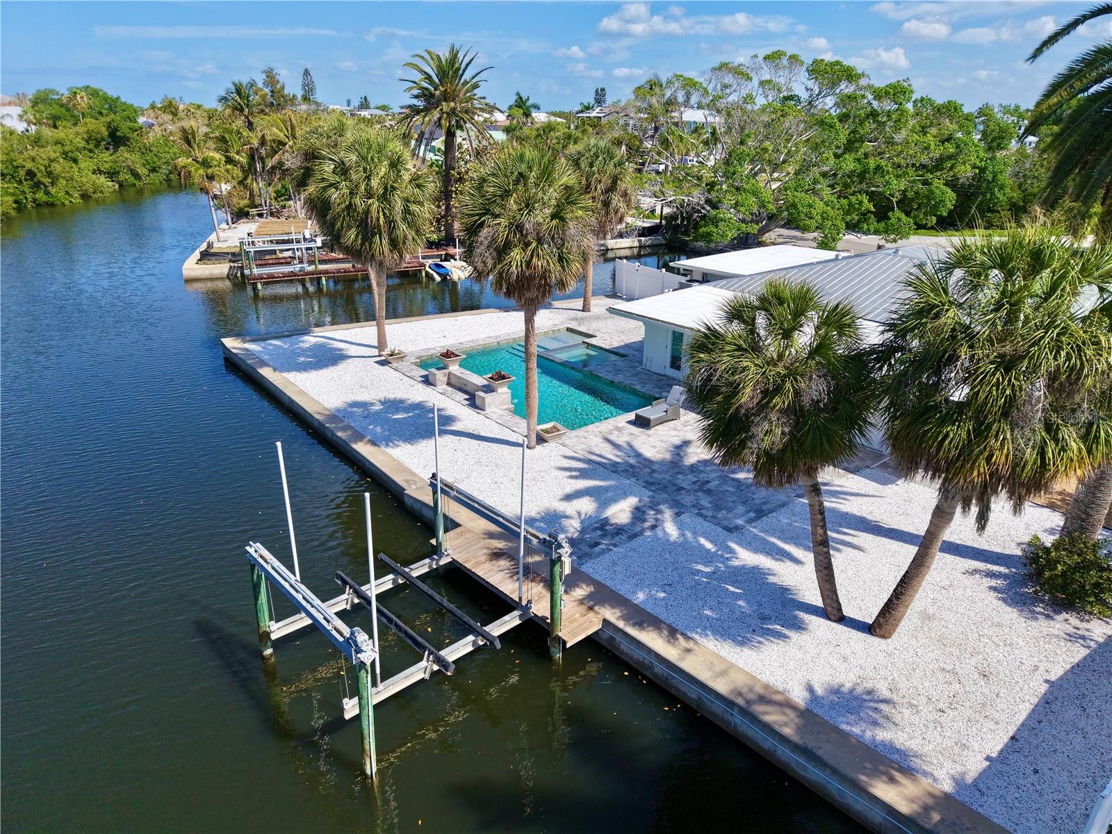 306 ISLAND CIR, SARASOTA, FL, 34242