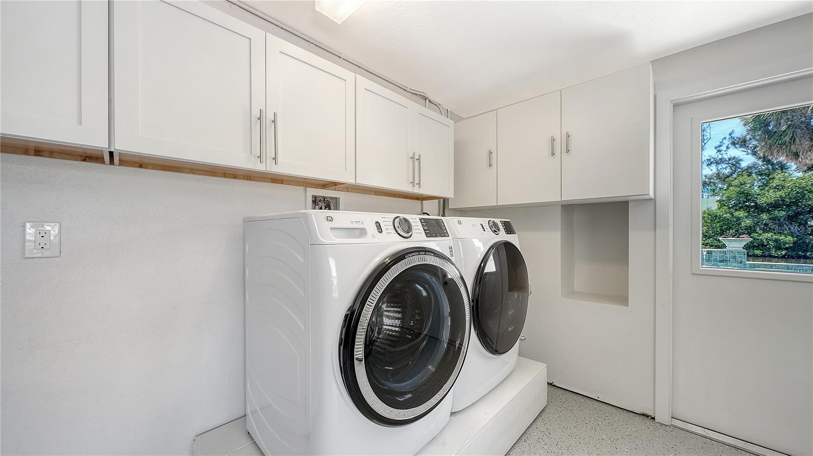 306 ISLAND CIR, SARASOTA, FL, 34242