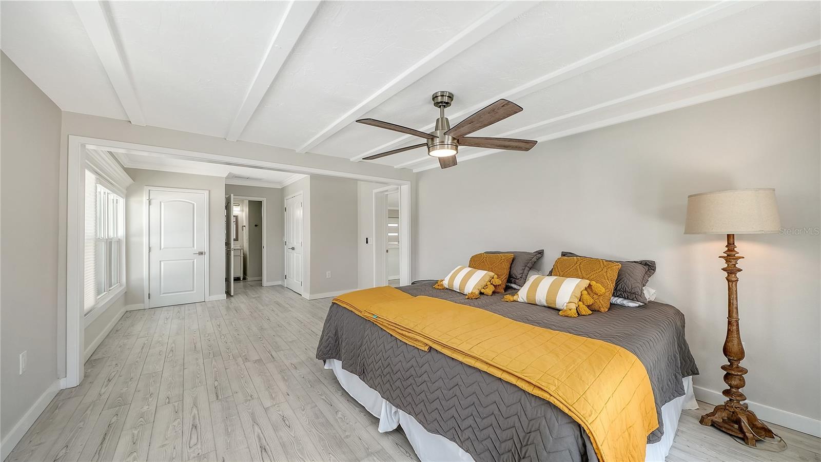 306 ISLAND CIR, SARASOTA, FL, 34242