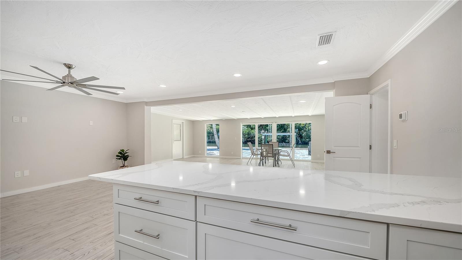 306 ISLAND CIR, SARASOTA, FL, 34242