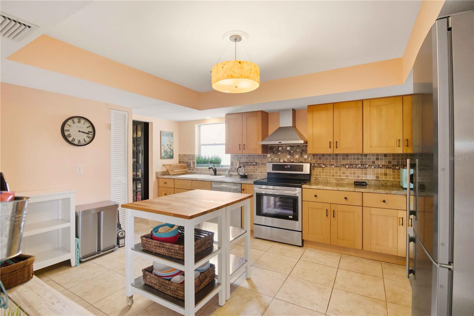 7354 W COUNTRY CLUB DR N, SARASOTA, FL, 34243