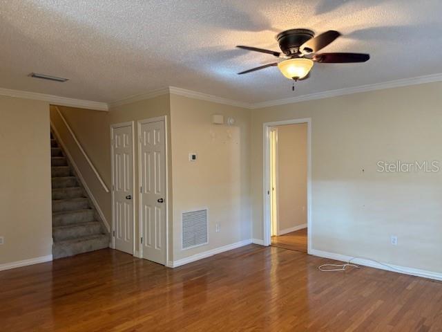 living room - doorway to principal bedroom