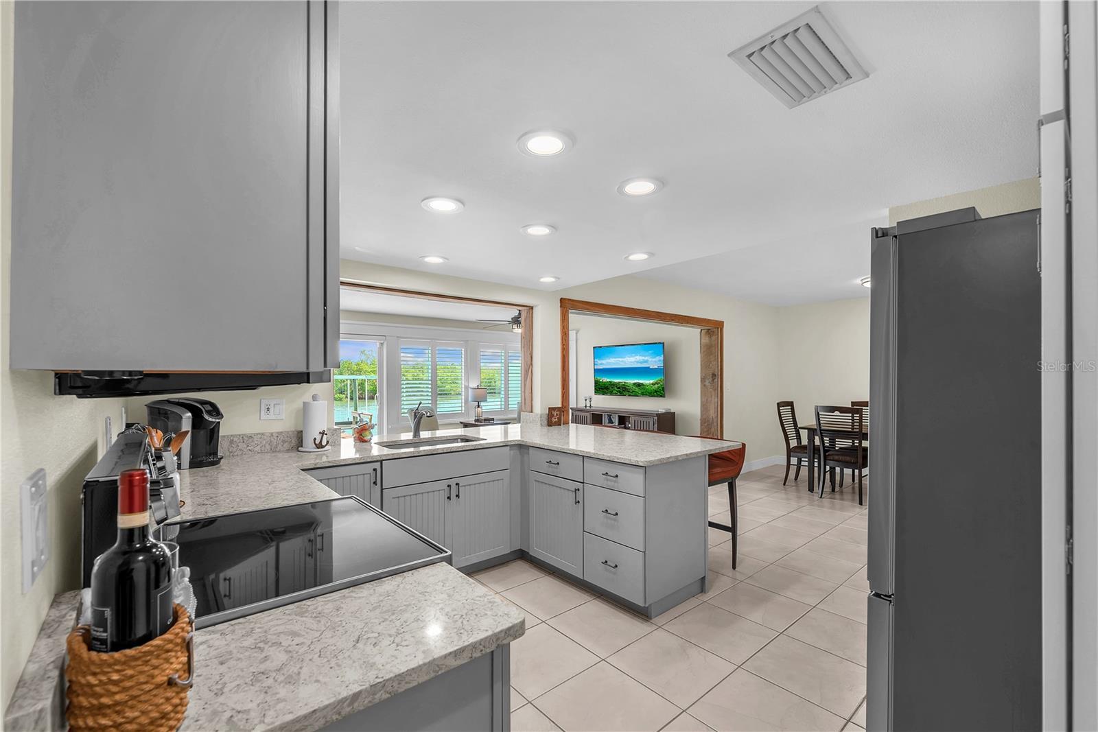 911 SILVER PALM WAY, APOLLO BEACH, FL, 33572