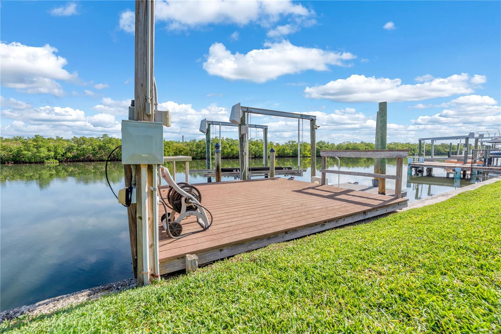 911 SILVER PALM WAY, APOLLO BEACH, FL, 33572