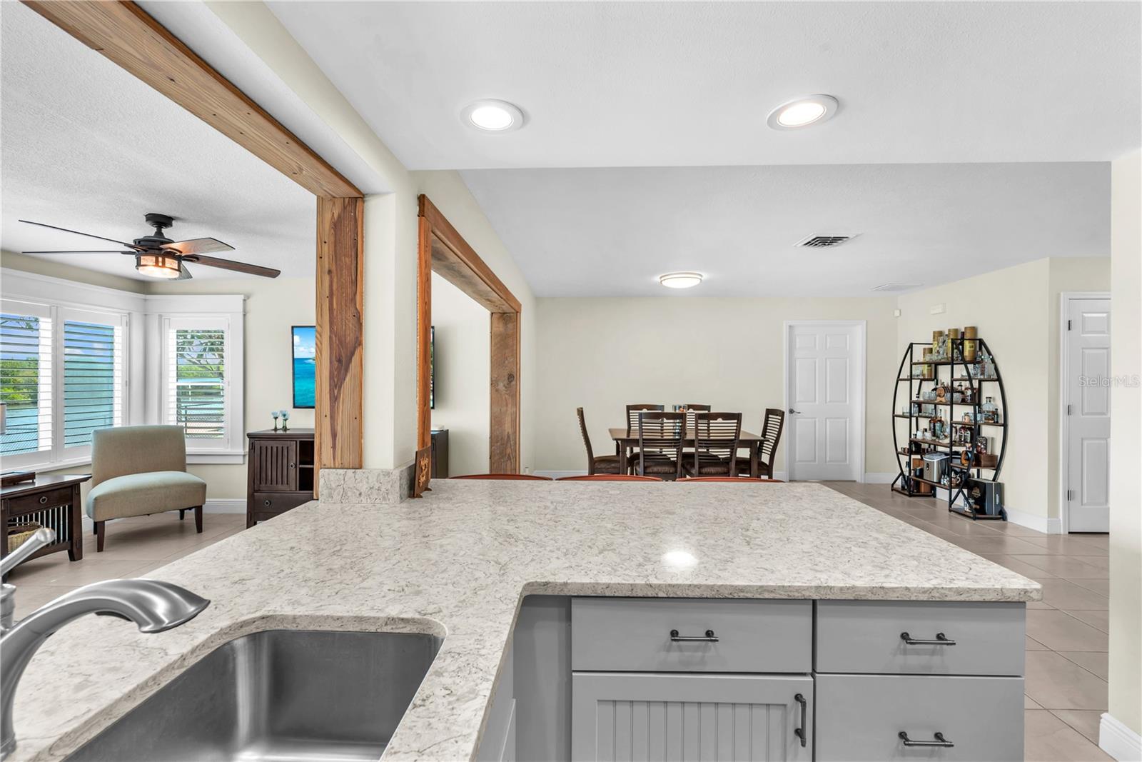 911 SILVER PALM WAY, APOLLO BEACH, FL, 33572