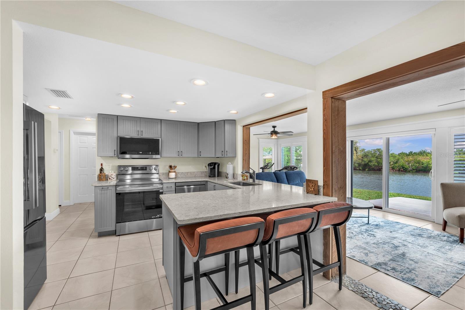 911 SILVER PALM WAY, APOLLO BEACH, FL, 33572