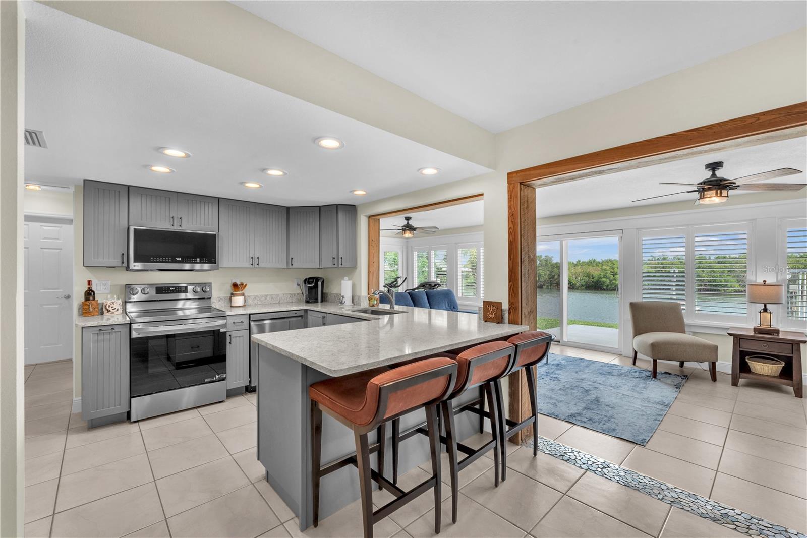 911 SILVER PALM WAY, APOLLO BEACH, FL, 33572