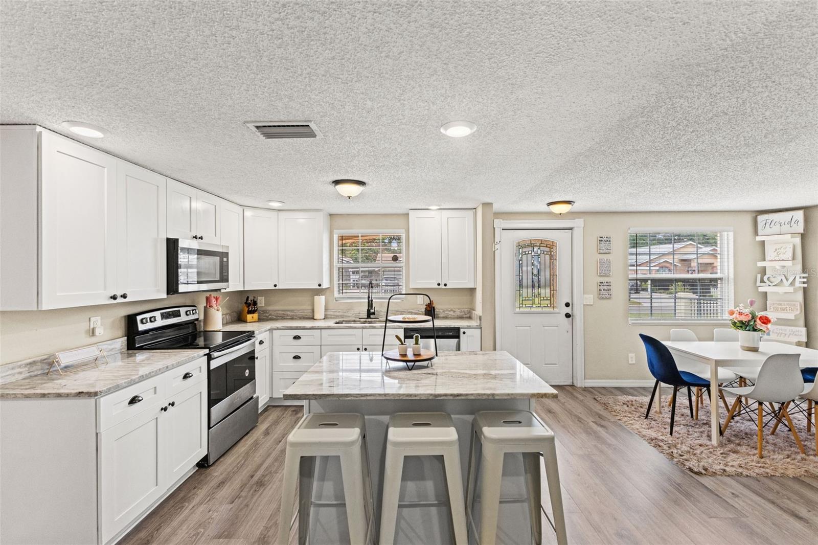 7901 N PACKWOOD AVE, TAMPA, FL, 33604