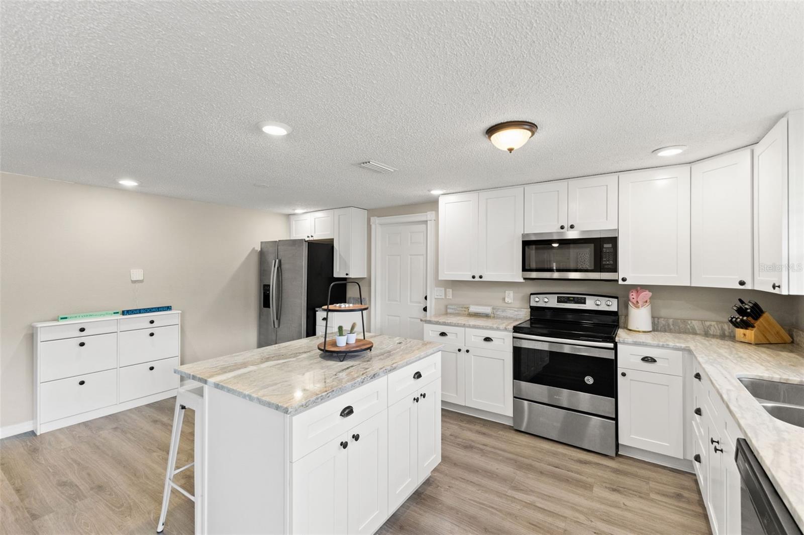 7901 N PACKWOOD AVE, TAMPA, FL, 33604