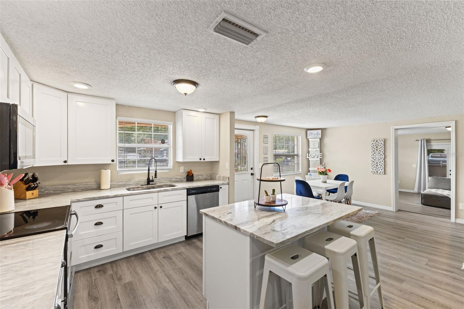 7901 N PACKWOOD AVE, TAMPA, FL, 33604