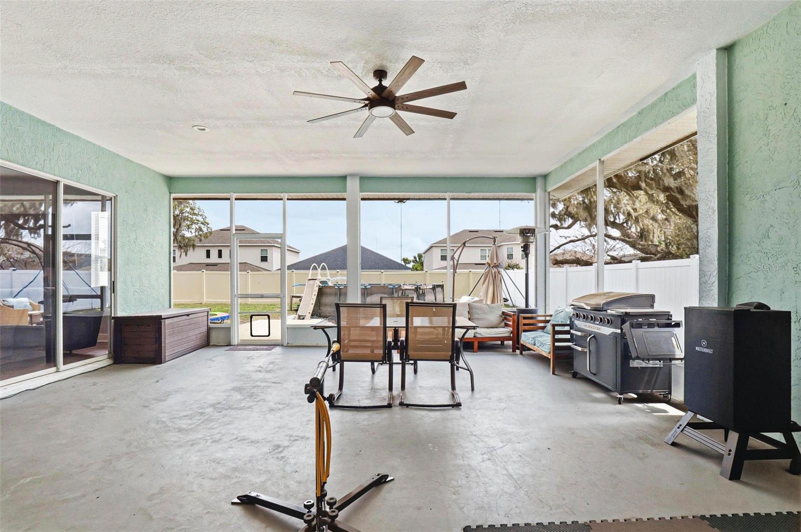 oversized screened in patio