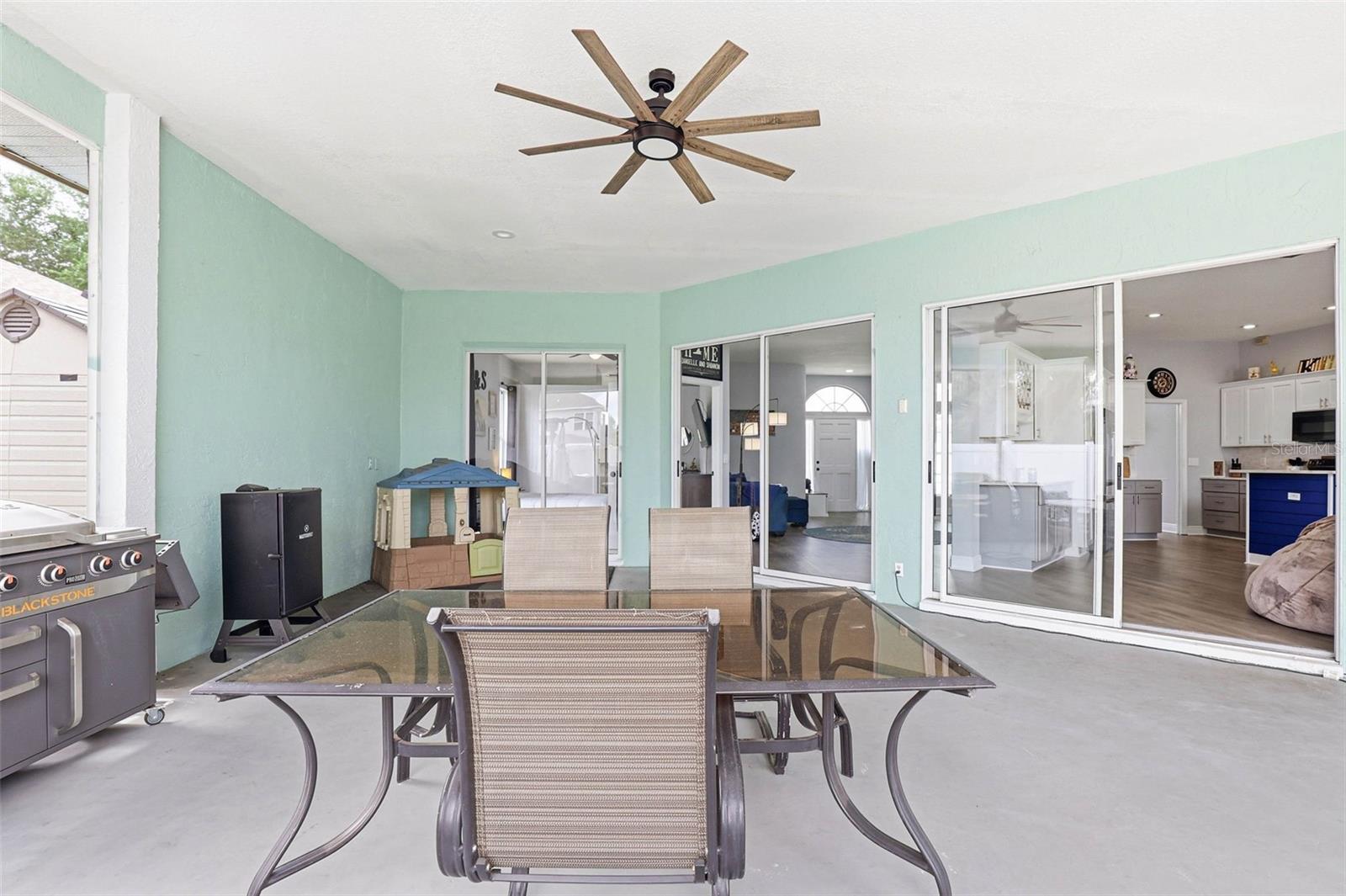 oversized screened in patio