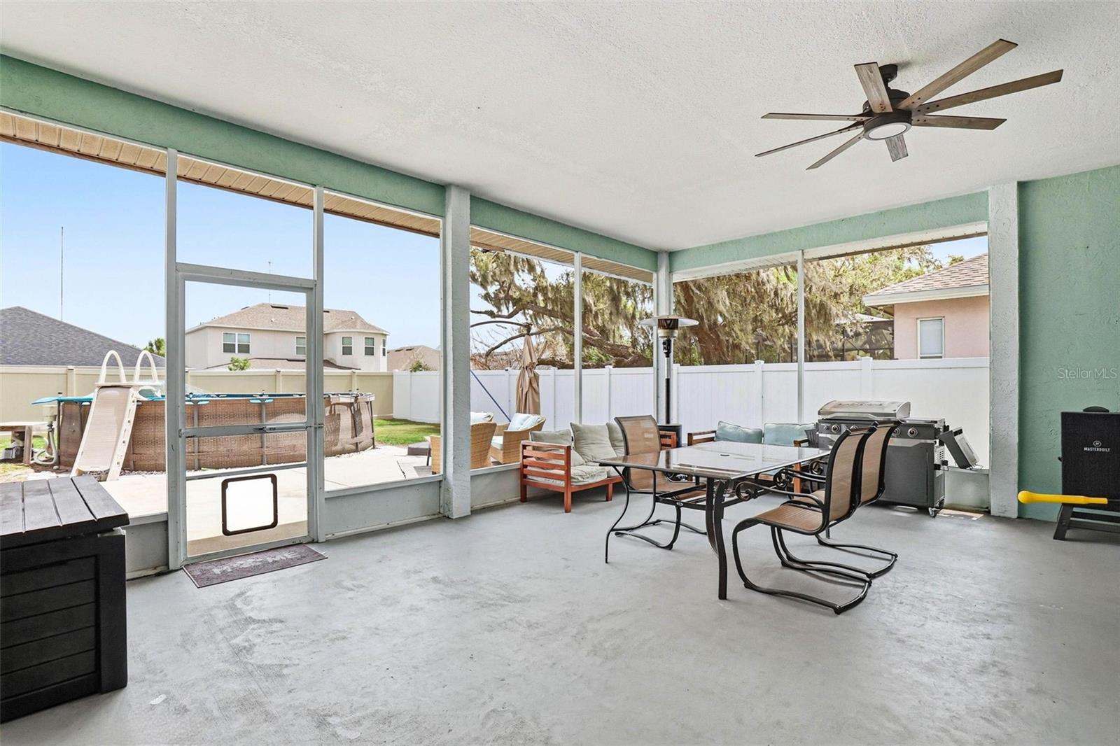 oversized screened in patio