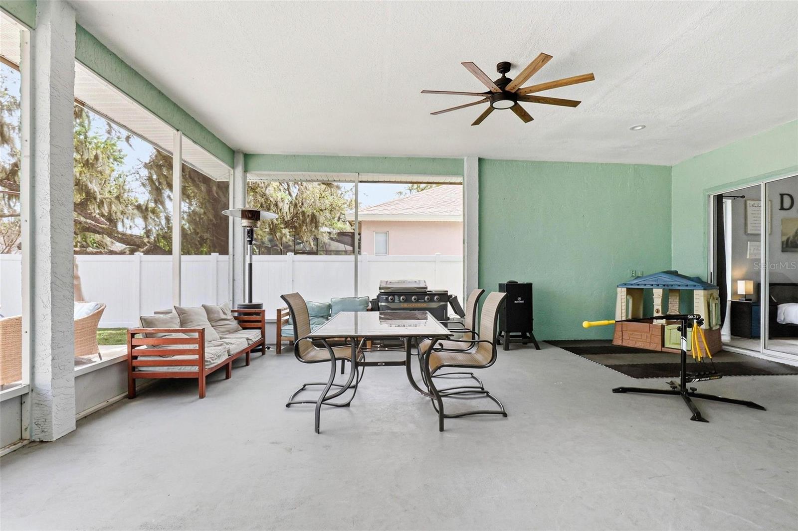 oversized screened in patio