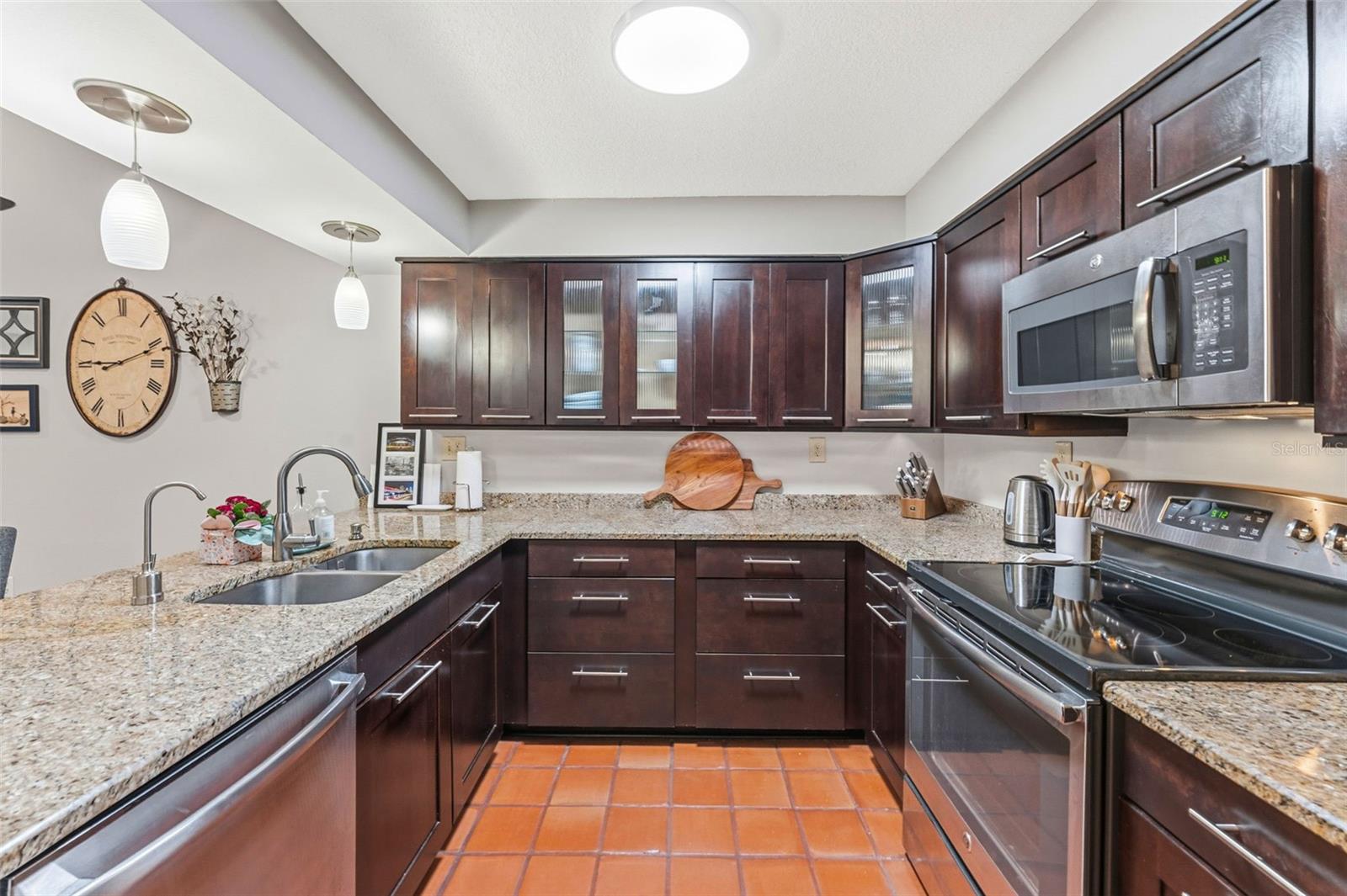 2979 W KNIGHTS AVE, TAMPA, FL, 33611