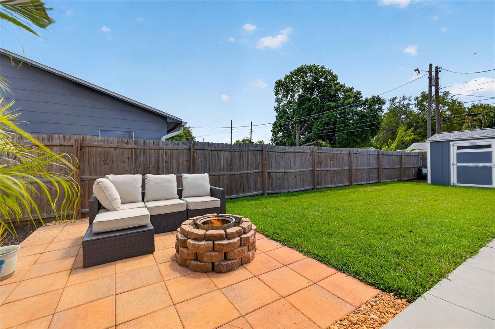 Huge shed, fenced backyard