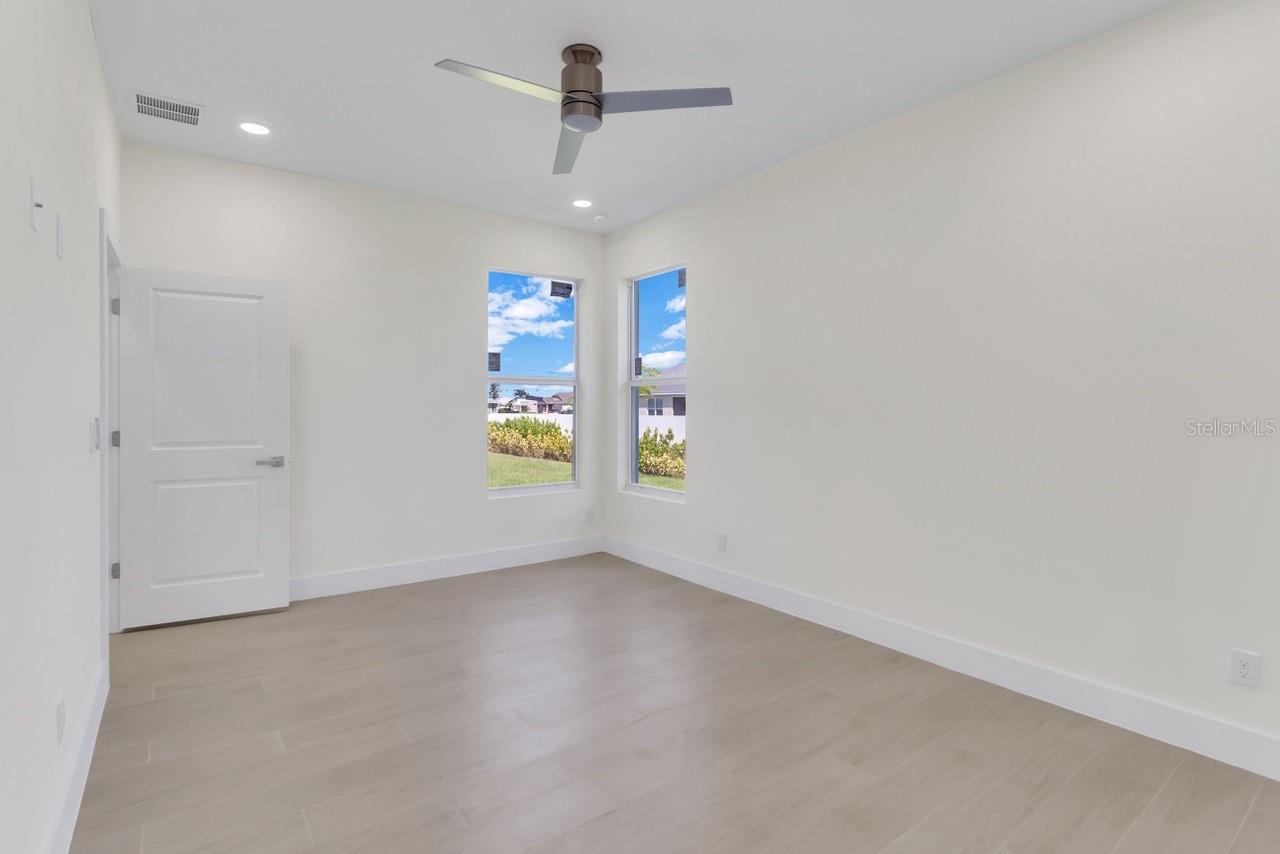 1831 EMBERS PKWY W, CAPE CORAL, FL, 33993