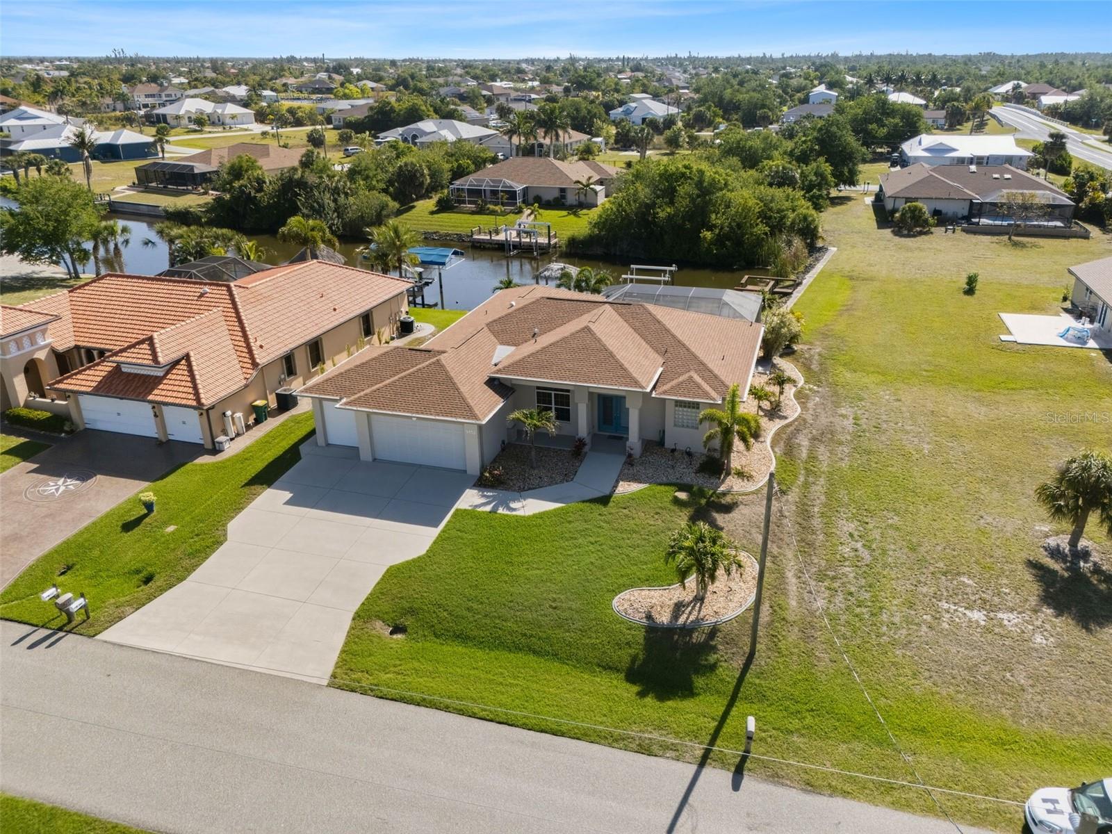 9452 NASTRAND CIR, PORT CHARLOTTE, FL, 33981