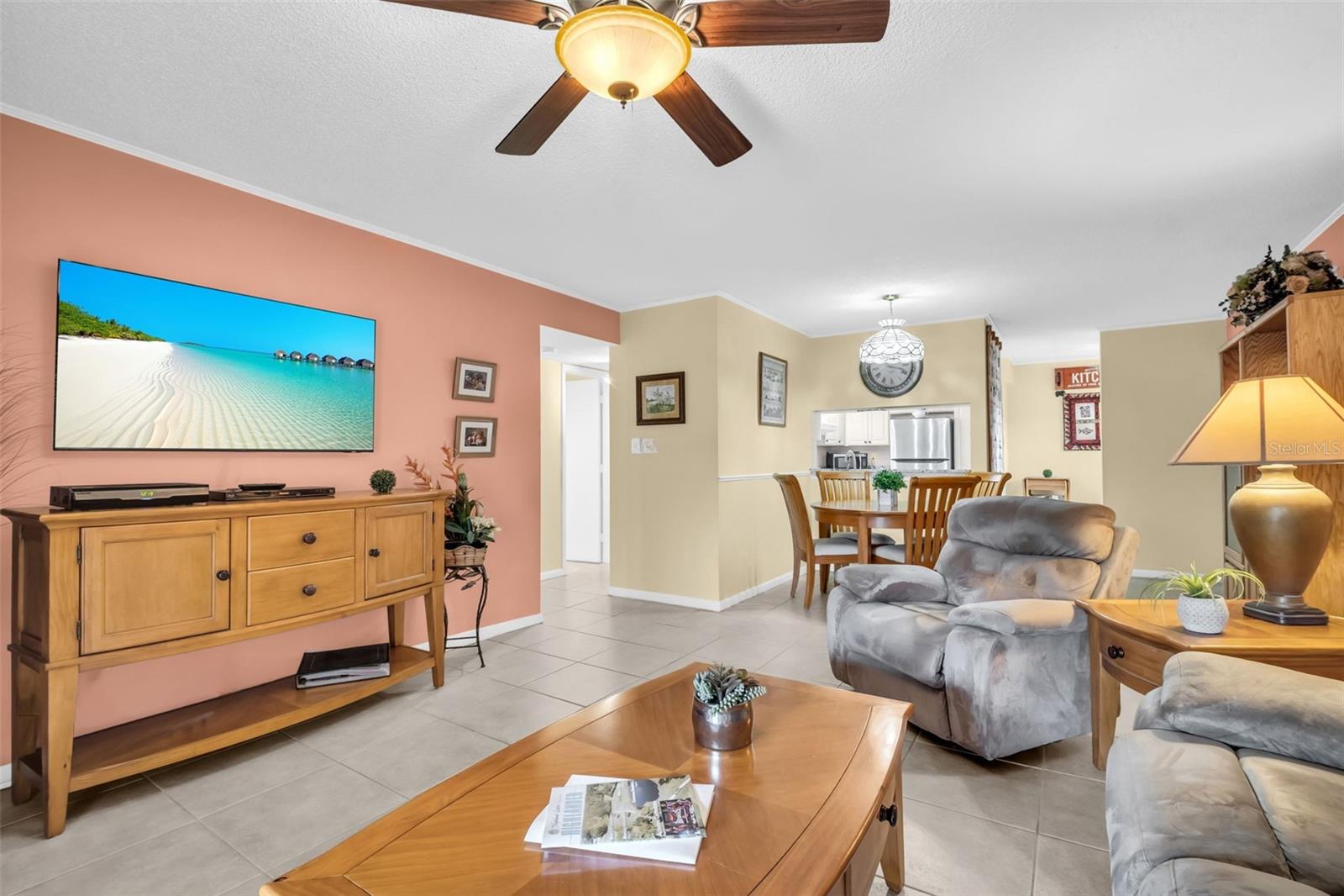 Perfect living/dining room combo for easy living and effortless entertaining~