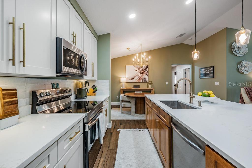 106 1ST AVE NE, LUTZ, FL, 33549