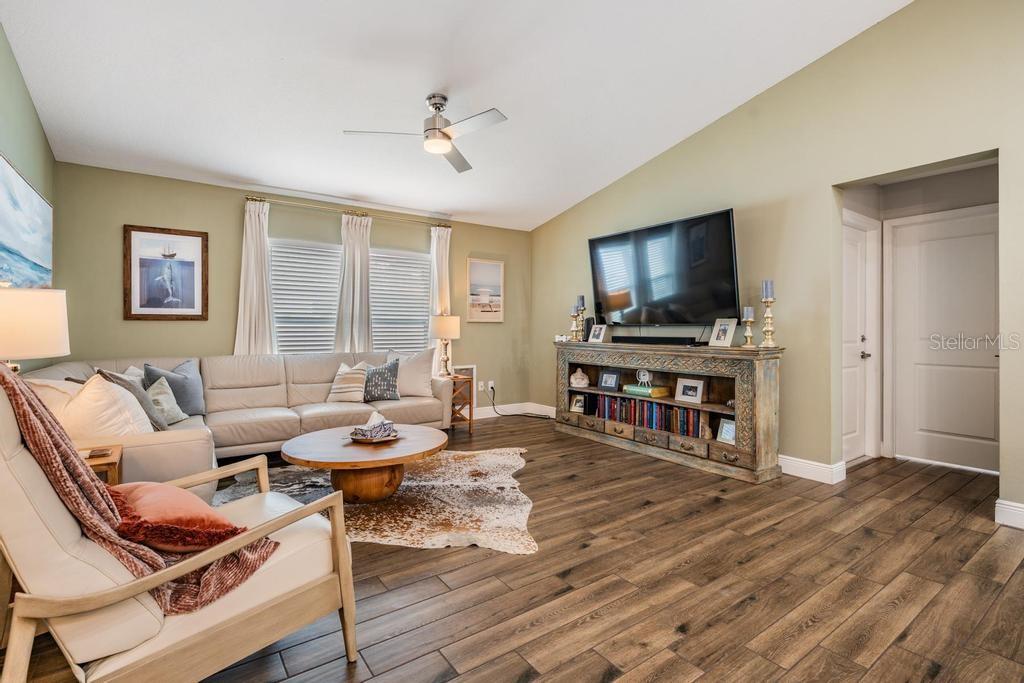 106 1ST AVE NE, LUTZ, FL, 33549