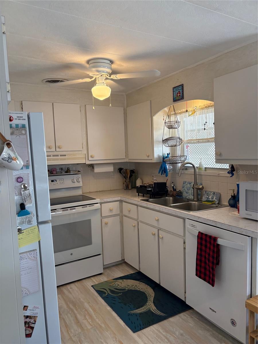10297 N LAKE DR #79, LARGO, FL, 33773
