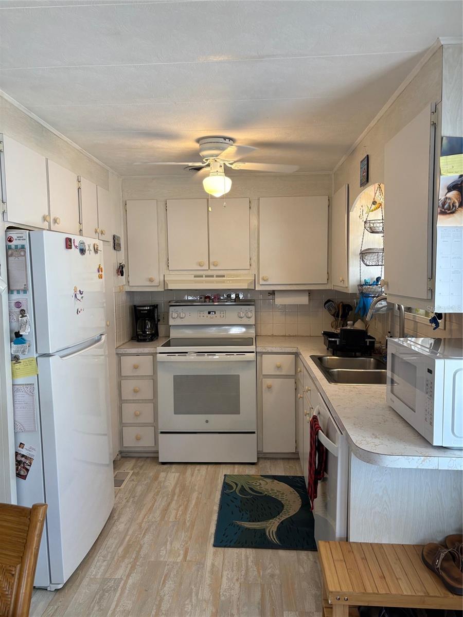 10297 N LAKE DR #79, LARGO, FL, 33773