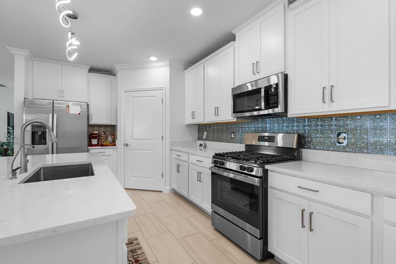 17222 HOLLY WELL AVE, WIMAUMA, FL, 33598