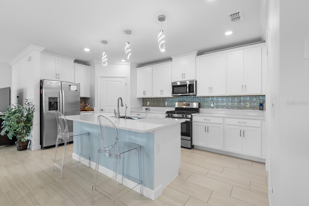 17222 HOLLY WELL AVE, WIMAUMA, FL, 33598