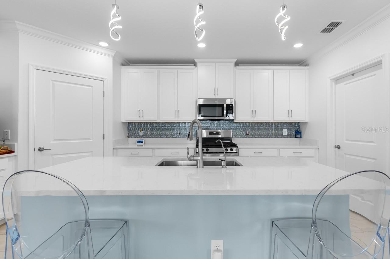 17222 HOLLY WELL AVE, WIMAUMA, FL, 33598