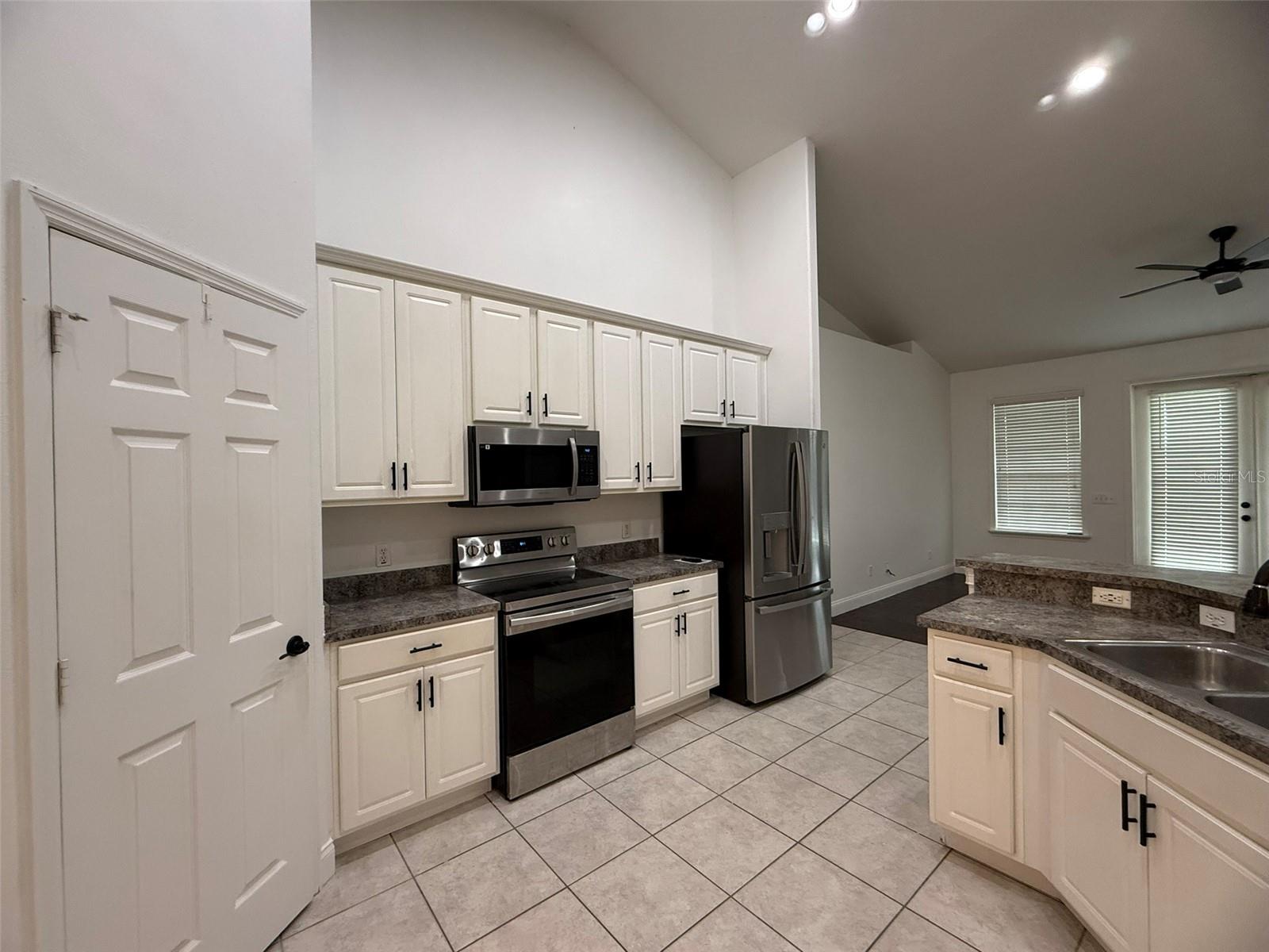 725 COUNTRY WALK CV, EAGLE LAKE, FL, 33839